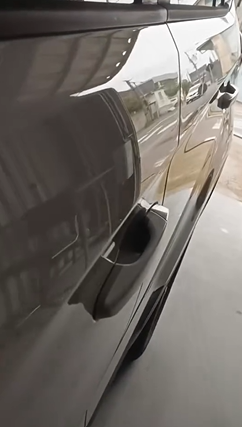 Antes do martelinho de ouro em porta de JEEP em Caxias do Sul